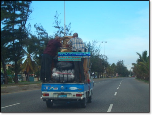 Dominican Republic picture-How to load a pickup truck Dominican Style
